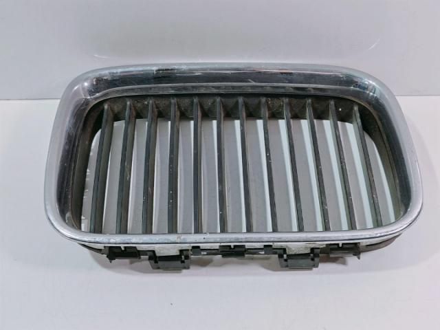 bontott BMW 3 E36 Hűtőrács
