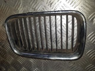 bontott BMW 3 E36 Hűtőrács