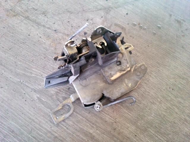 bontott BMW 3 E36 Jobb első Ajtózár