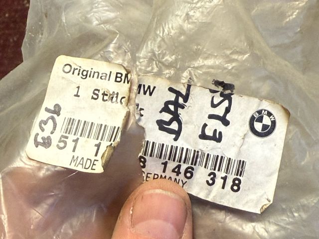 bontott BMW 3 E36 Jobb első Lökhárító Díszléc