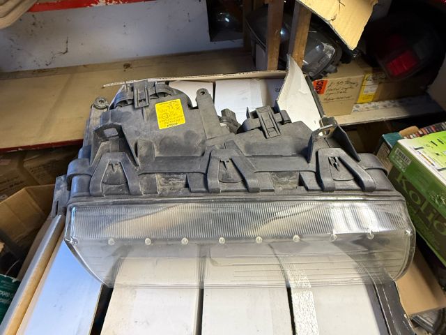 bontott BMW 3 E36 Jobb Fényszóró