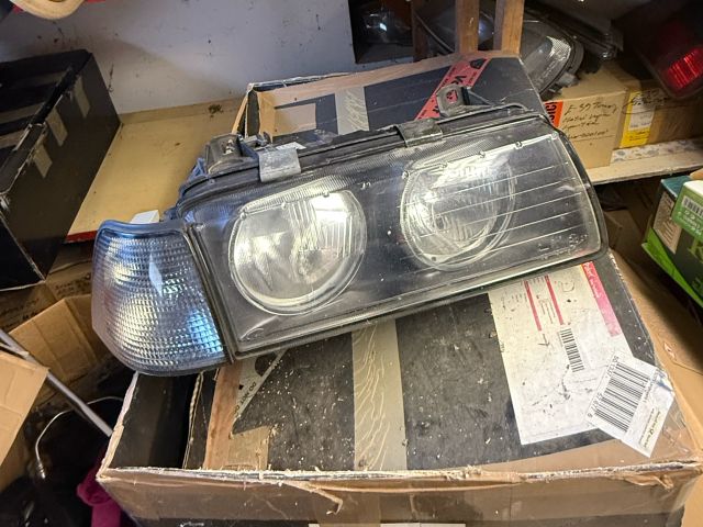 bontott BMW 3 E36 Jobb Fényszóró