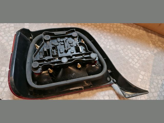 bontott BMW 3 E36 Jobb Hátsó Lámpa