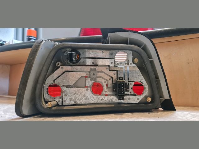 bontott BMW 3 E36 Jobb Hátsó Lámpa