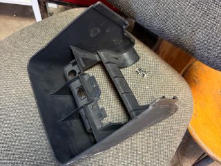 bontott BMW 3 E36 Könyöklő Tartó Konzol