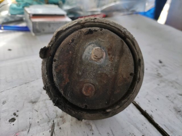 bontott BMW 3 E36 Motor Tartó Bak (Fém)