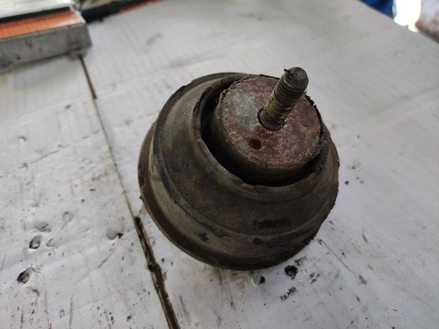 bontott BMW 3 E36 Motor Tartó Bak (Fém)