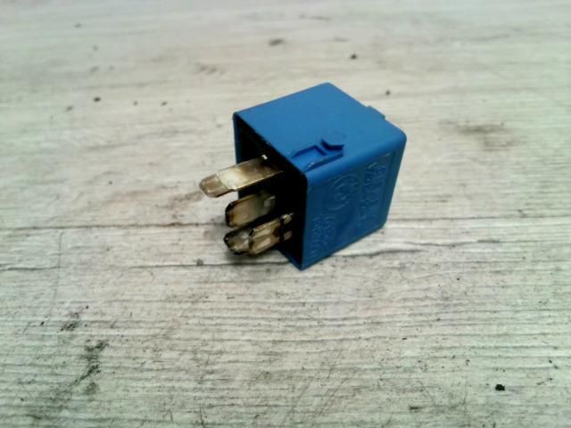 bontott BMW 3 E36 Relé