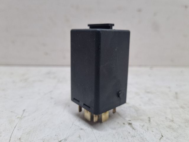 bontott BMW 3 E36 Relé