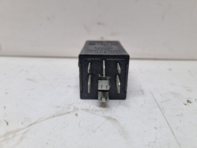 bontott BMW 3 E36 Relé