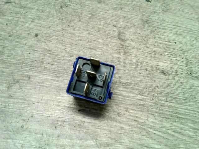 bontott BMW 3 E36 Relé