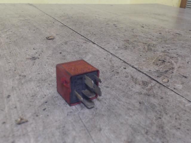 bontott BMW 3 E36 Relé