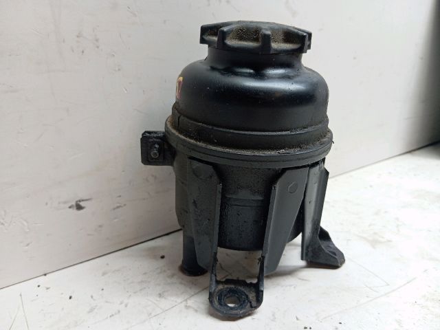 bontott BMW 3 E36 Szervóolaj Tartály