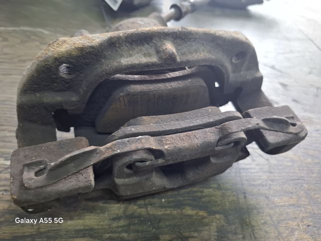 bontott BMW 3 E46 Bal első Féknyereg Munkahengerrel