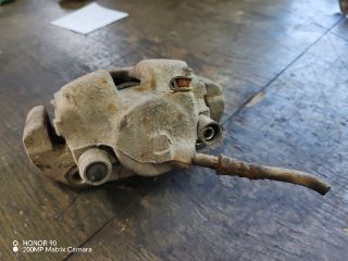 bontott BMW 3 E46 Bal első Féknyereg Munkahengerrel