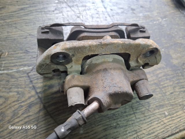 bontott BMW 3 E46 Bal első Féknyereg Munkahengerrel