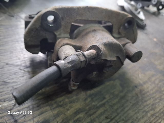 bontott BMW 3 E46 Bal első Féknyereg Munkahengerrel