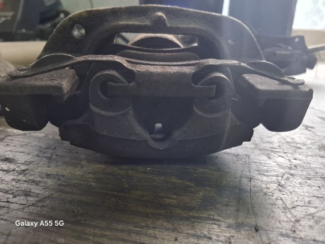 bontott BMW 3 E46 Bal első Féknyereg Munkahengerrel