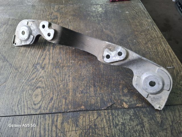 bontott BMW 3 E46 Differenciálmű Tartó Bak