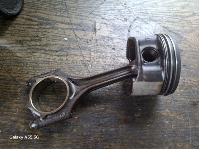 bontott BMW 3 E46 Dugattyú és Hajtókar