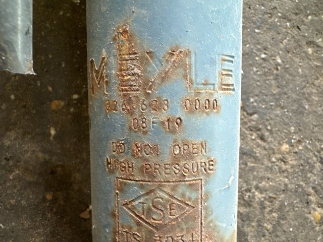 bontott BMW 3 E46 Első Rugó Pár