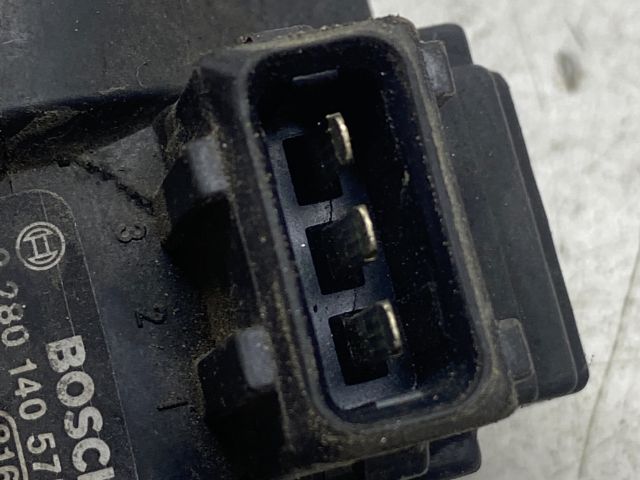 bontott BMW 3 E46 Fojtószelep (Mechanikus)