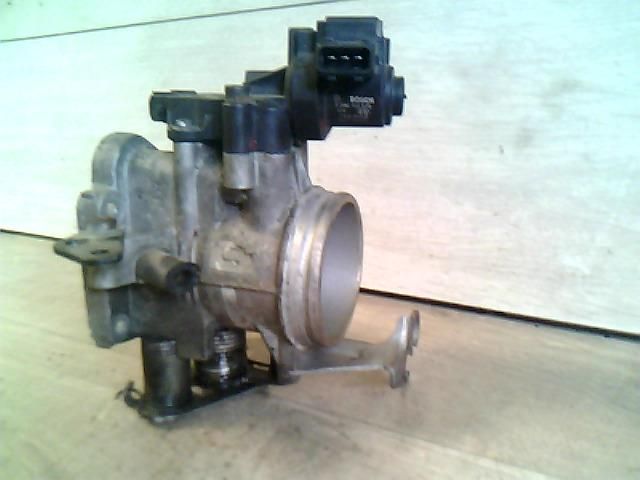 bontott BMW 3 E46 Fojtószelep (Mechanikus)