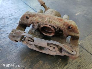 bontott BMW 3 E46 Jobb első Féknyereg Munkahengerrel