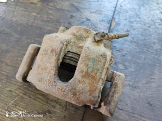 bontott BMW 3 E46 Jobb első Féknyereg Munkahengerrel