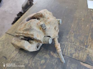 bontott BMW 3 E46 Jobb első Féknyereg Munkahengerrel