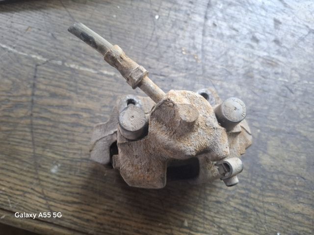 bontott BMW 3 E46 Jobb hátsó Féknyereg Munkahengerrel