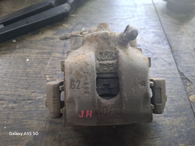 bontott BMW 3 E46 Jobb hátsó Féknyereg Munkahengerrel