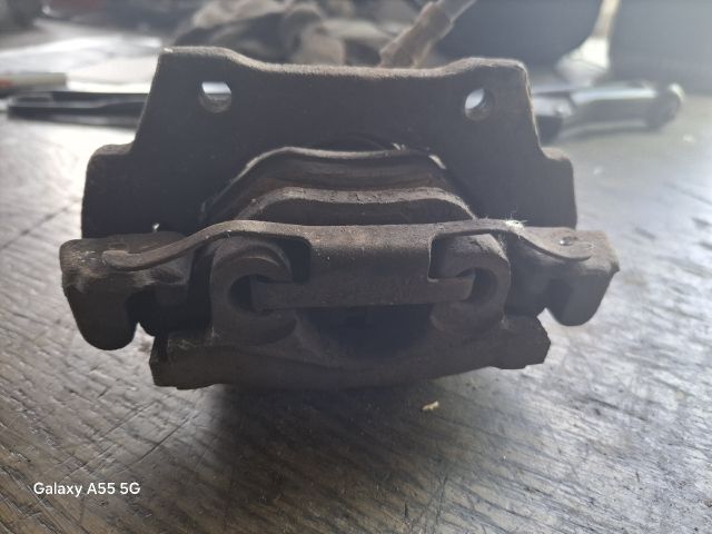 bontott BMW 3 E46 Jobb hátsó Féknyereg Munkahengerrel