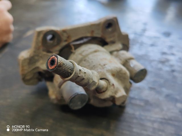 bontott BMW 3 E46 Jobb hátsó Féknyereg Munkahengerrel