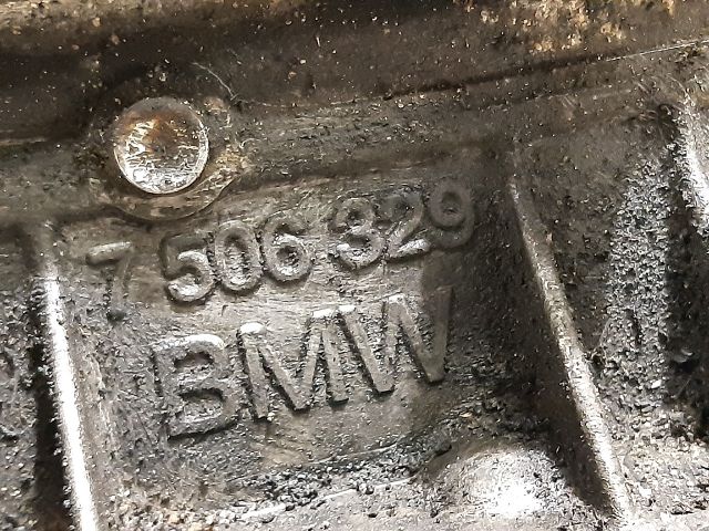 bontott BMW 3 E46 Motor (Fűzött blokk hengerfejjel)