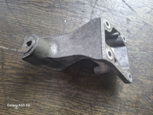 bontott BMW 3 E46 Motor Tartó Bak (Fém)