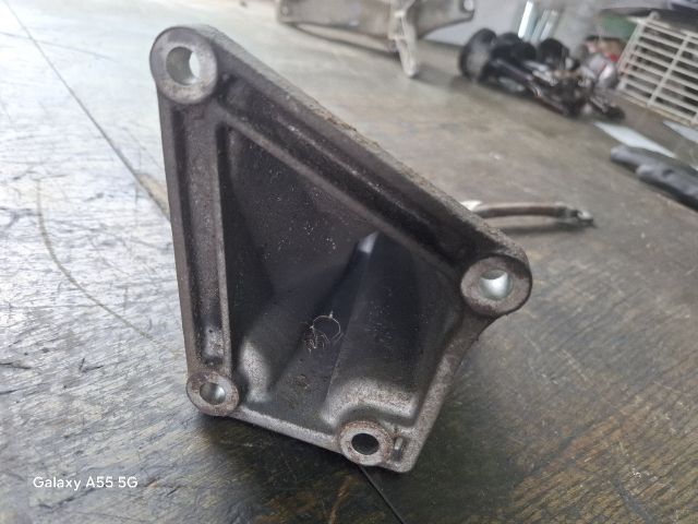bontott BMW 3 E46 Motor Tartó Bak (Fém)