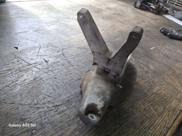 bontott BMW 3 E46 Motor Tartó Bak (Fém)