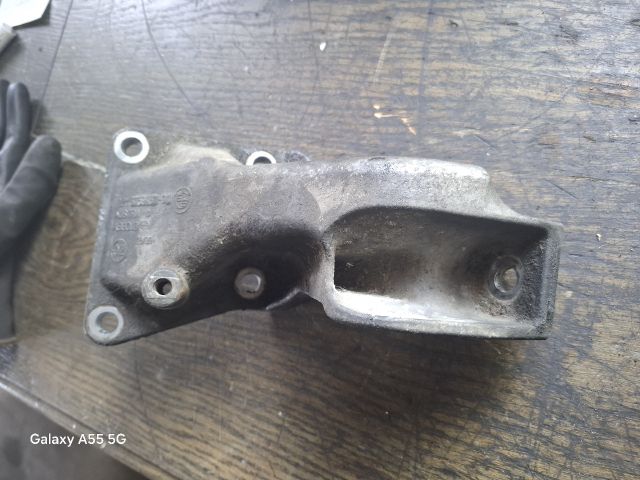 bontott BMW 3 E46 Motor Tartó Bak (Fém)