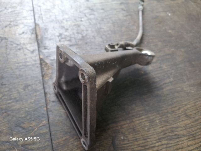 bontott BMW 3 E46 Motor Tartó Bak (Fém)