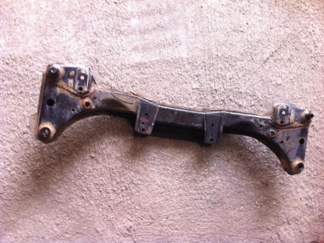 bontott BMW 3 E46 Motor Tartó Bak (Fém)