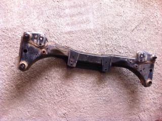 bontott BMW 3 E46 Motor Tartó Bak (Fém)