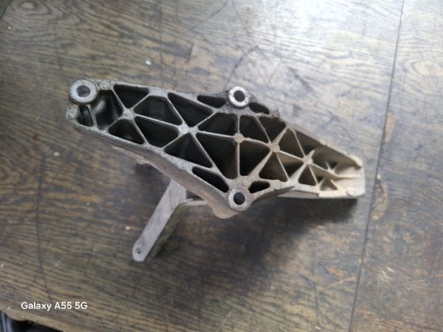 bontott BMW 3 E46 Motor Tartó Bak (Fém)