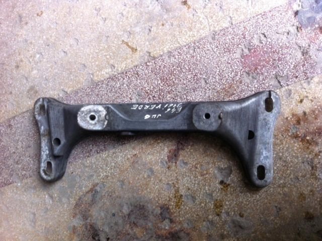 bontott BMW 3 E46 Váltó Tartó Bak (Pozíciófüggetlen)