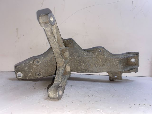 bontott BMW 3 E46 Motor Tartó Bak Bal