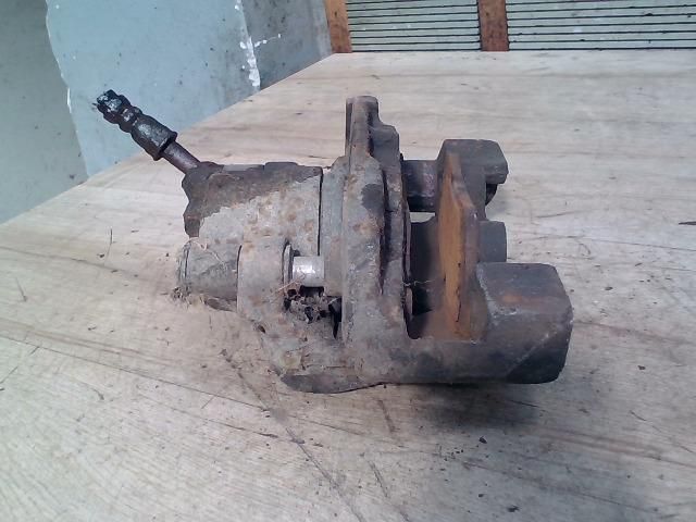 bontott BMW 3 E46 Bal első Féknyereg Munkahengerrel