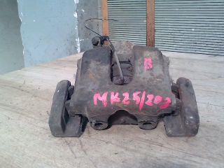 bontott BMW 3 E46 Bal első Féknyereg Munkahengerrel