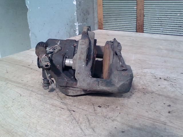 bontott BMW 3 E46 Jobb első Féknyereg Munkahengerrel