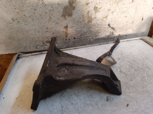 bontott BMW 3 E46 Motor Tartó Bak (Fém)