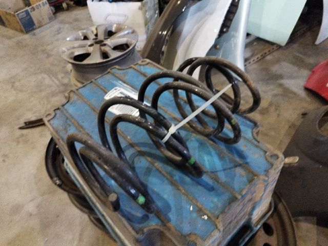 bontott BMW 3 E46 Első Rugó Pár